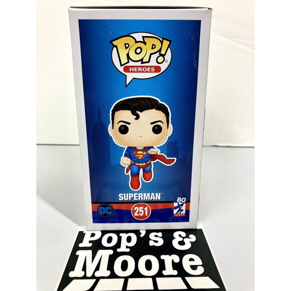 Funko Pop! Superman 251 Specialty Series Vinyl Figure With Protector - Picture 5 of 16